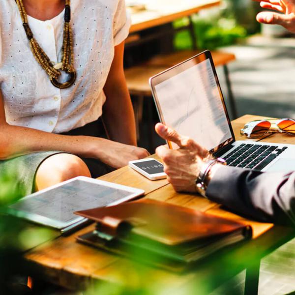 Bureau et espaces de travail informels grâce au numérique